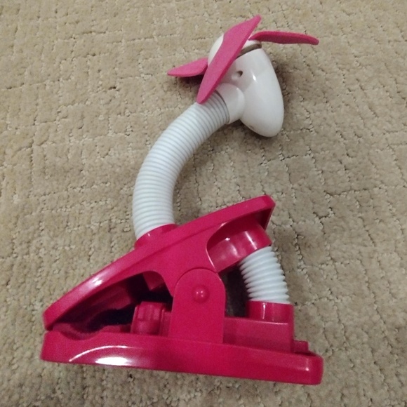 O2COOL Pink 9" Personal Fan Battery Operated with Clamp Clip & Adjustable Neck - Picture 4 of 6